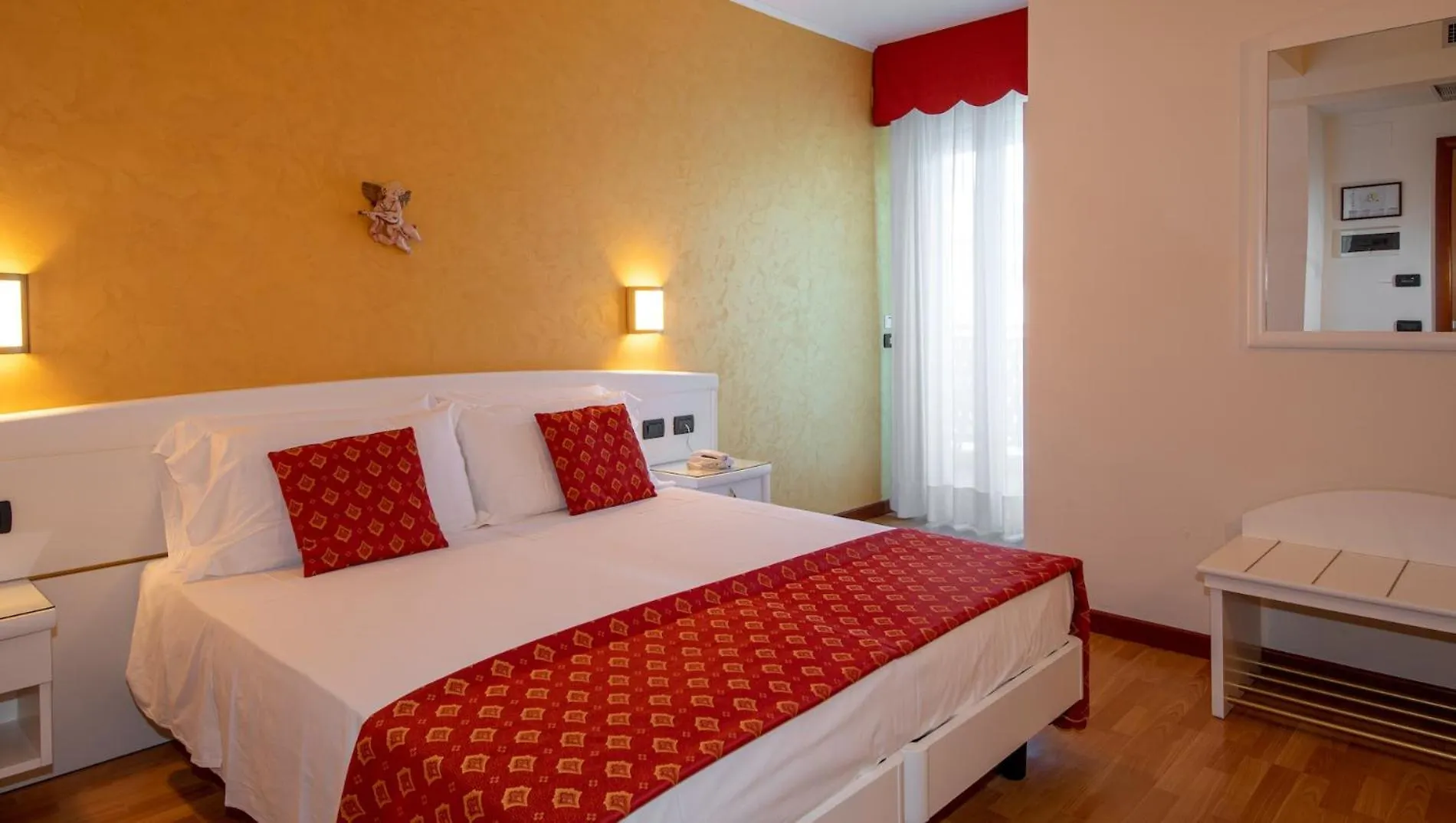 Hotel Helios Lido di Jesolo 4*,  Italia