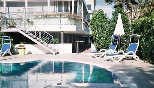 Hotel Helios 리도 디 예솔로